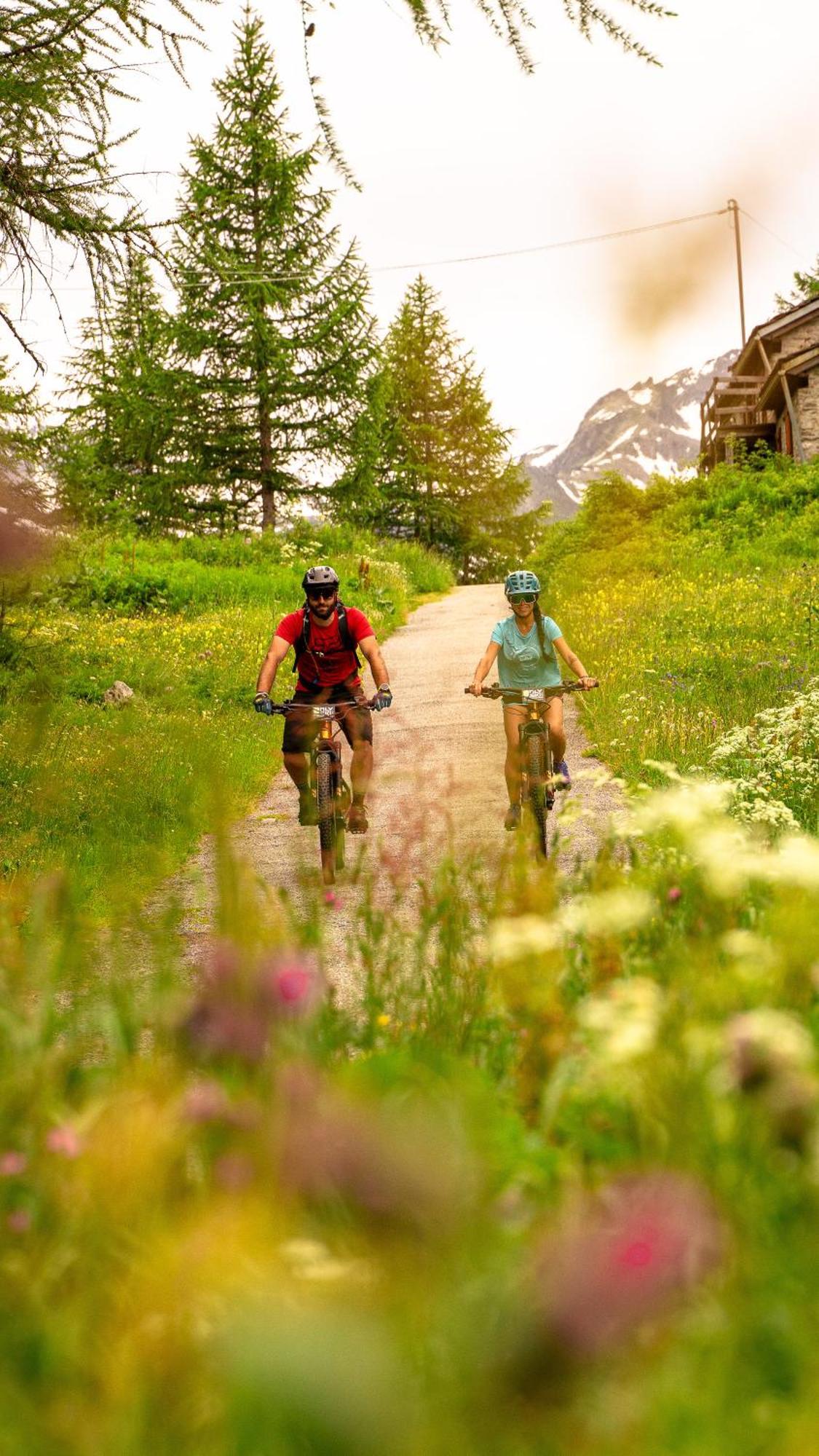 Montana Lodge & Spa, By R Collection Hotels La Thuile Exteriör bild