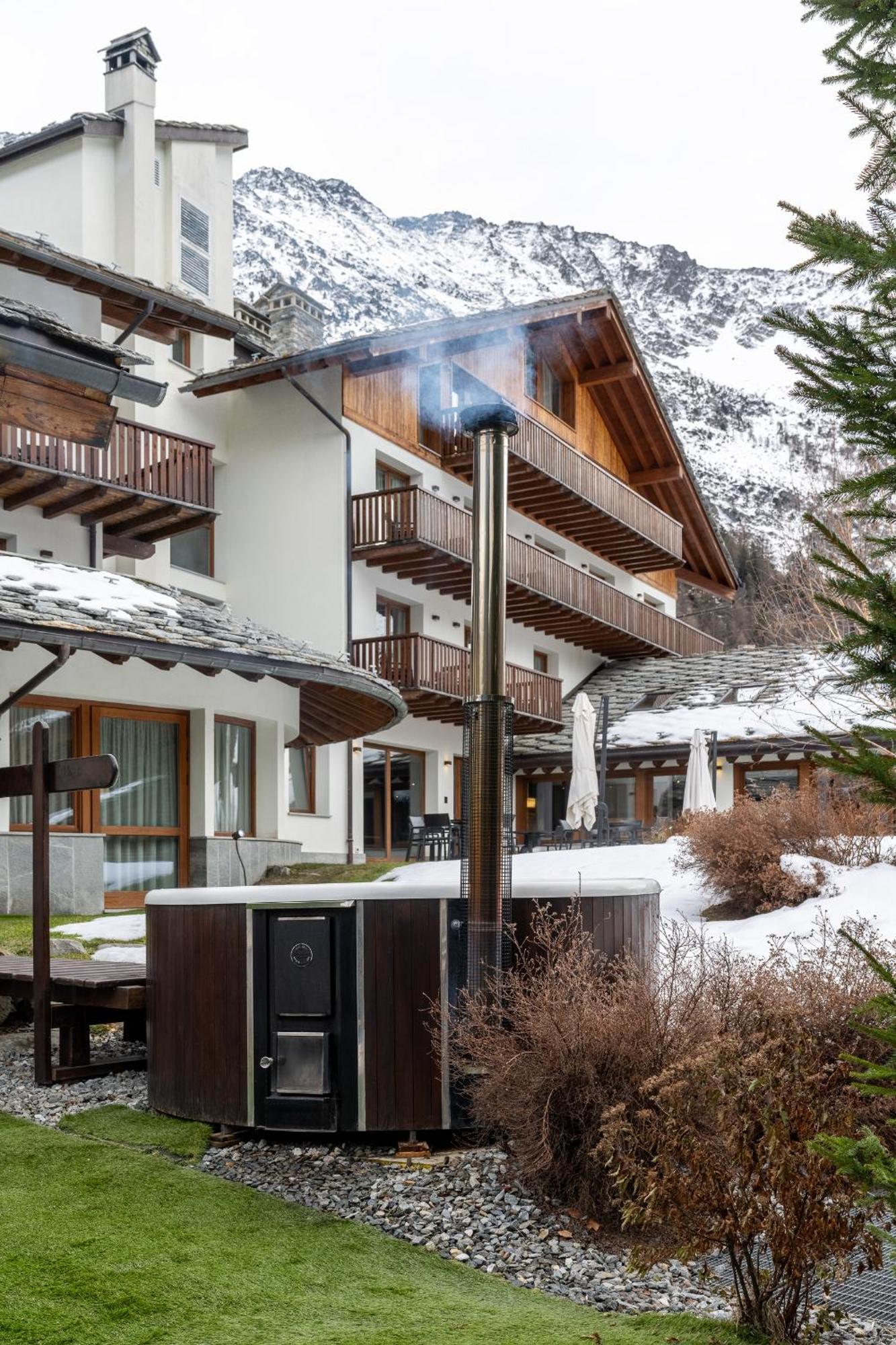Montana Lodge & Spa, By R Collection Hotels La Thuile Exteriör bild